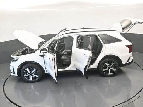 Used 2023 Kia Sorento S image 69