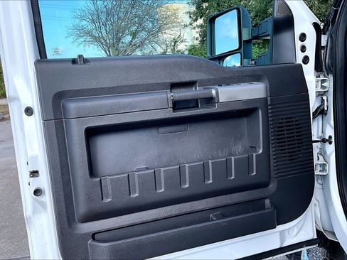 Used 2012 Ford F350 Lariat image 22