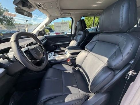 New 2025 Lincoln Navigator L Reserve image 12