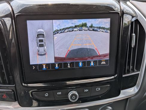 Used 2021 Chevrolet Traverse RS FWD image 25