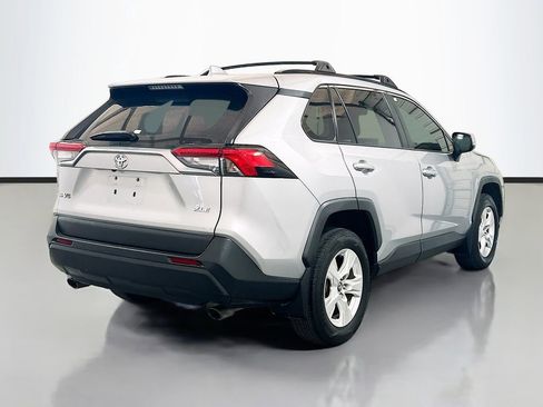 Used 2020 Toyota RAV4 XLE w/ Convenience Package FWD image 4