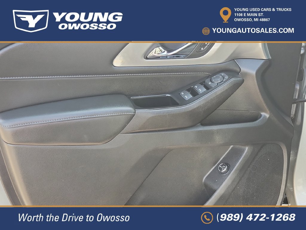 Used 2023 Chevrolet Traverse LT w/ Rear Camera Mirror Package AWD/4WD image 23