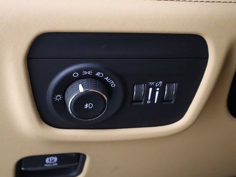 Used 2023 Jeep Grand Cherokee Summit AWD/4WD image 23