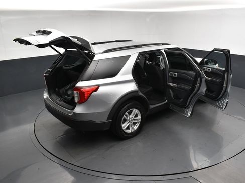 Used 2023 Ford Explorer XLT AWD/4WD image 25