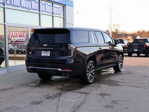 New 2025 Chevrolet Suburban High Country image 3