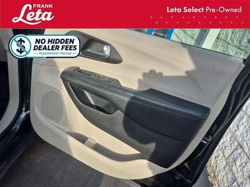 Used 2020 Chrysler Pacifica Limited FWD image 23