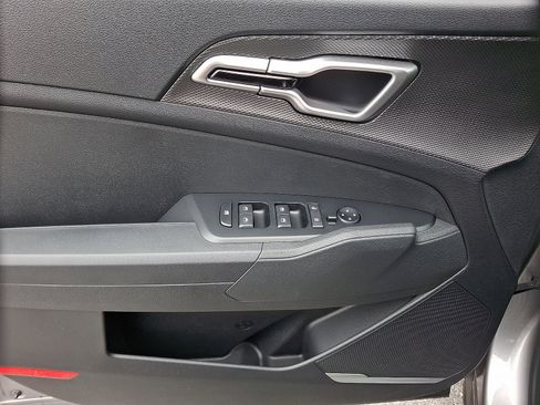New 2025 Kia Sportage LX image 8