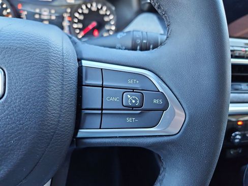 Used 2024 Jeep Compass Latitude image 12