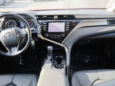 Used 2019 Toyota Camry SE FWD image 19