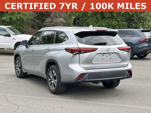 Used 2023 Toyota Highlander XLE FWD image 4
