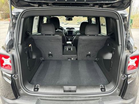 Certified 2022 Jeep Renegade Altitude w/ Convenience Group AWD/4WD image 19