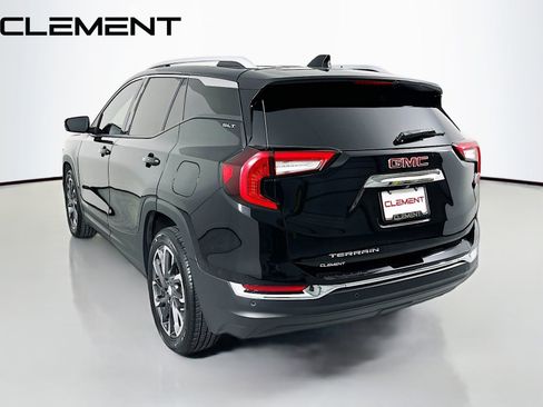 Used 2022 GMC Terrain SLT image 8