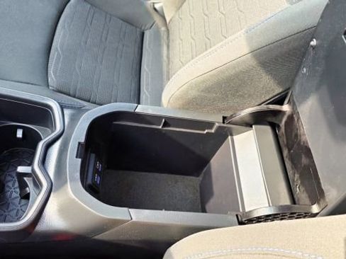 Used 2022 Toyota RAV4 SE w/ Convenience Package image 16