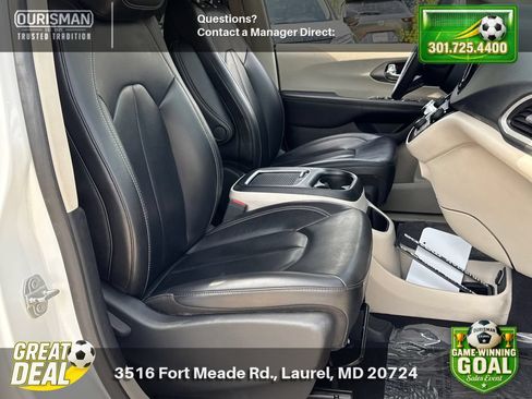 Used 2023 Chrysler Pacifica Touring-L FWD image 23