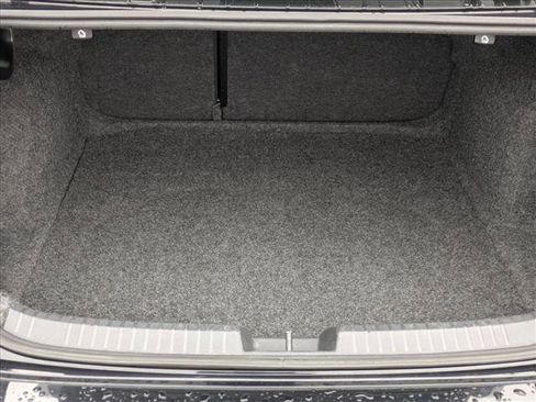 Used 2024 Volkswagen Jetta SE FWD image 6