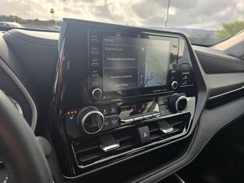 Used 2022 Toyota Highlander XLE image 30