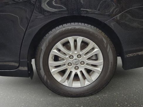 Used 2016 Toyota Sienna XLE image 34