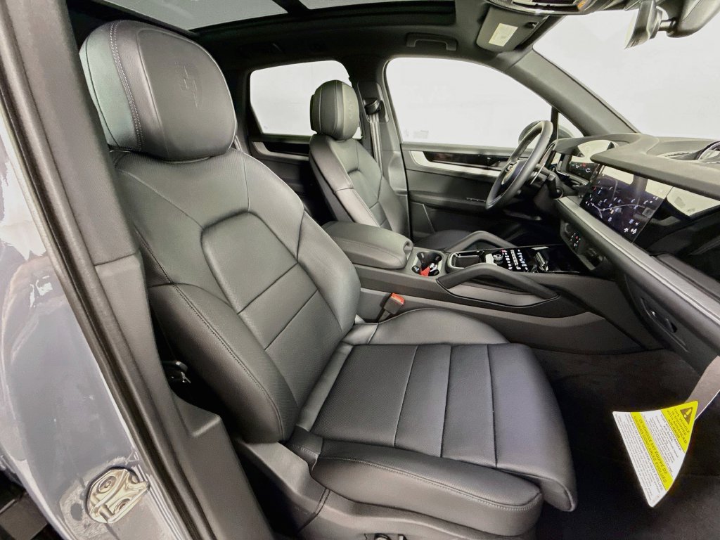 Certified 2026 Porsche Cayenne AWD/4WD image 30