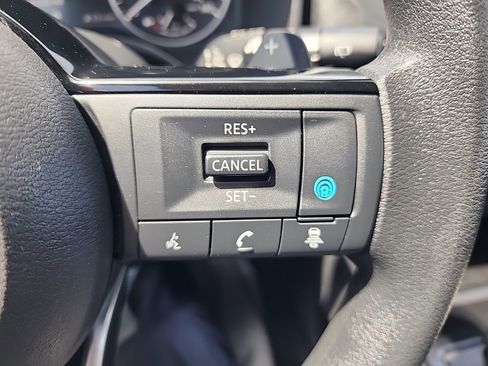 Used 2023 Nissan Rogue SV AWD/4WD image 18