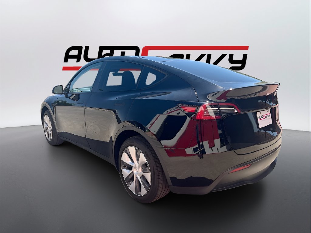 Used 2024 Tesla Model Y Long Range AWD/4WD image 5