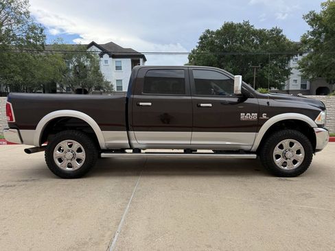 Used 2017 RAM 2500 Laramie AWD/4WD image 4