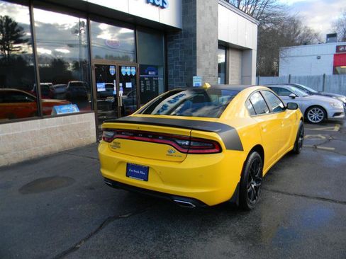 Used 2017 Dodge Charger SXT w/ AWD Plus Group image 6