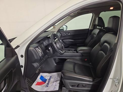 Used 2024 Nissan Pathfinder SL w/ SL Premium Package image 13