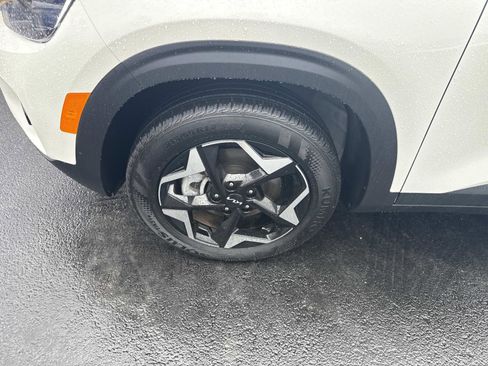 Used 2025 Kia Seltos S image 12