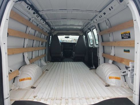 Used 2024 GMC Savana 2500 w/ Driver Convenience Package image 23