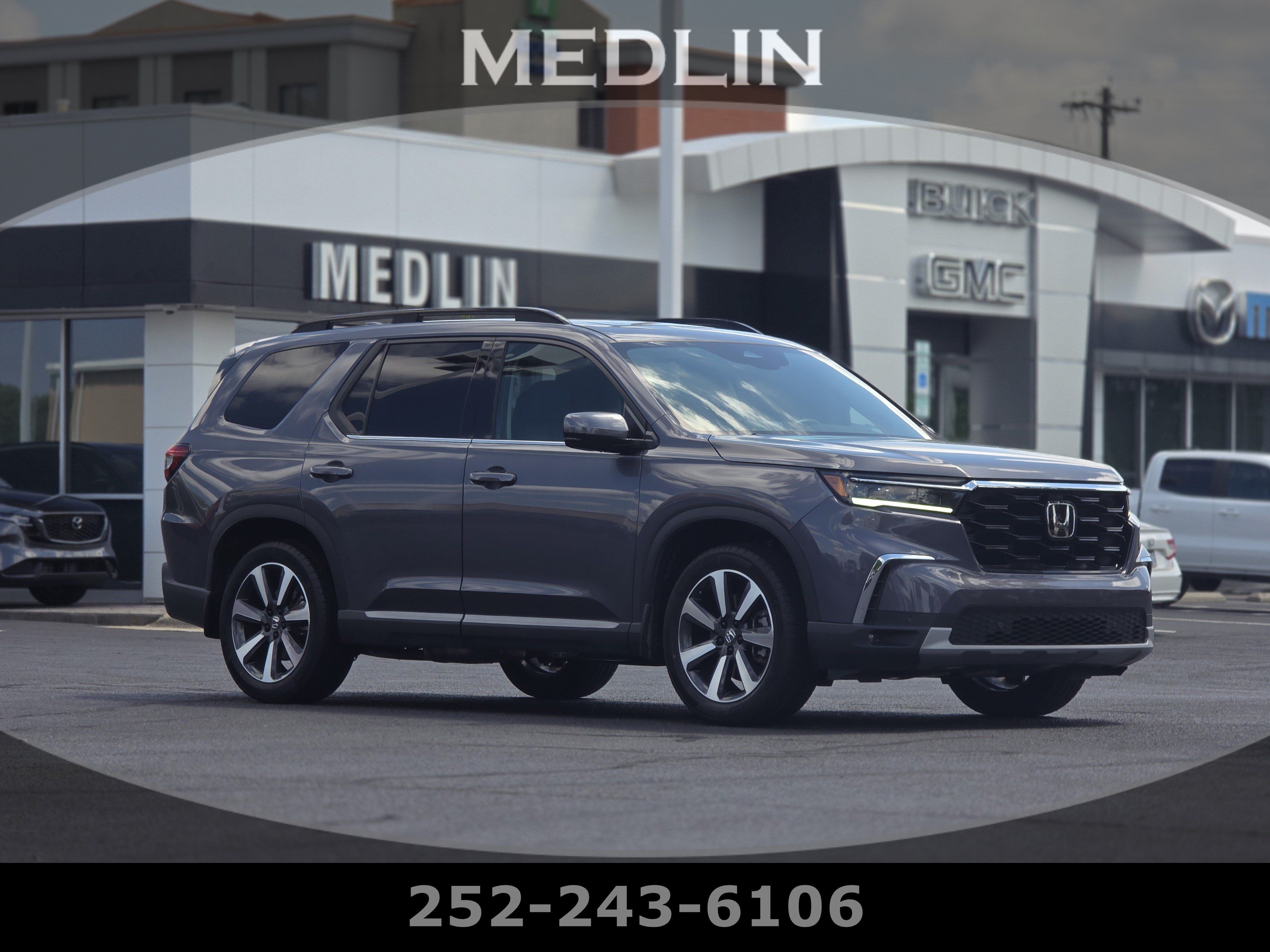 Used 2025 Honda Pilot Touring image 1