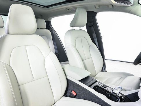 Certified 2026 Volvo XC40 B5 Plus AWD/4WD image 24