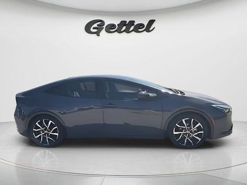 New 2026 Toyota Prius Plug-In Hybrid FWD image 9