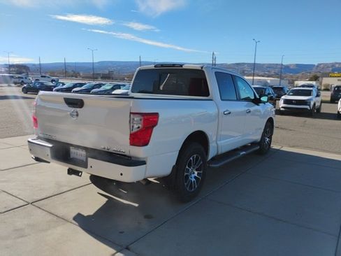 Used 2021 Nissan Titan SV w/ SV Convenience Package image 5