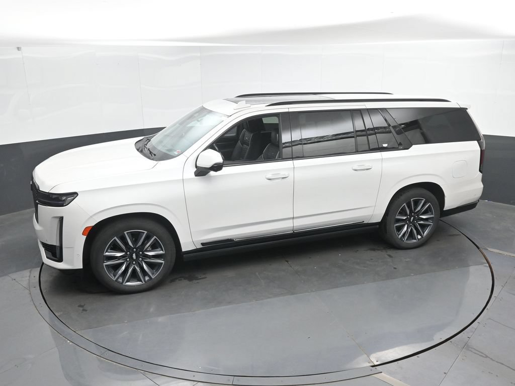 Used 2024 Cadillac Escalade ESV Sport Platinum w/ Heavy-Duty Trailer Package AWD/4WD image 18