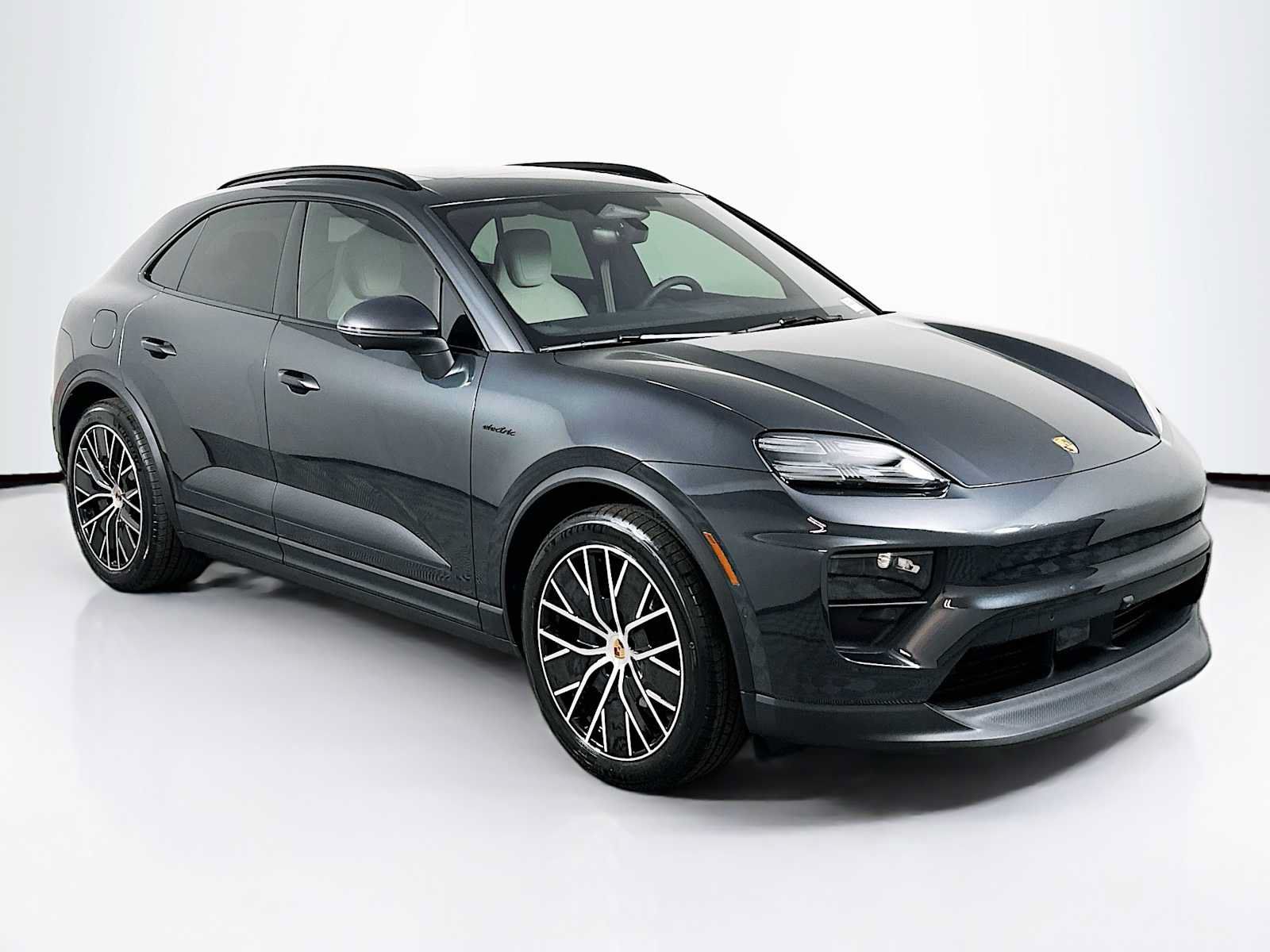 Used 2026 Porsche Macan Electric RWD image 7