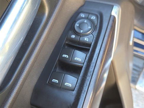 Used 2020 GMC Sierra 1500 SLT image 17