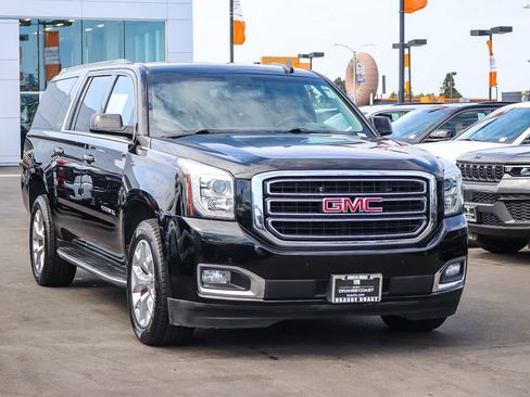 Used 2018 GMC Yukon XL SLT w/ Open Road Package AWD/4WD image 3