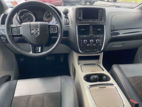 Used 2019 Dodge Grand Caravan SXT FWD image 8