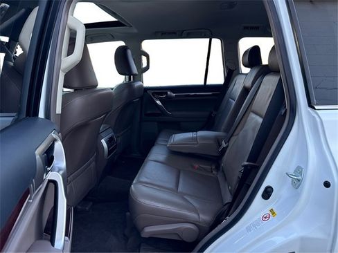 Used 2015 Lexus GX 460 image 11