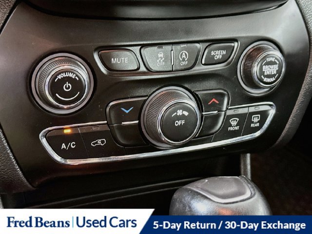 Used 2020 Jeep Cherokee Latitude Plus w/ Cold Weather Group AWD/4WD image 22