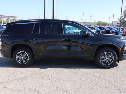 New 2026 Chevrolet Traverse LT image 8