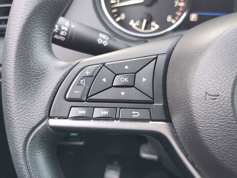 Used 2020 Nissan Rogue S image 18