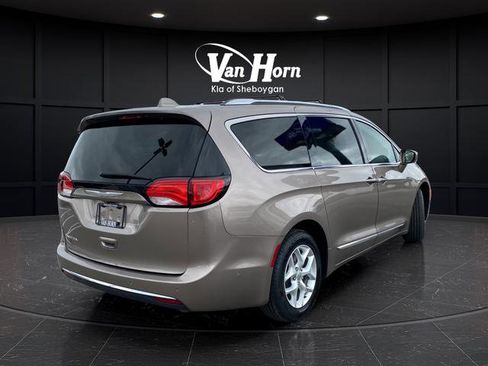Used 2017 Chrysler Pacifica Touring-L Plus w/ Advanced Safetytec Group FWD image 7