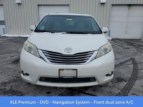 Used 2015 Toyota Sienna XLE Premium image 2