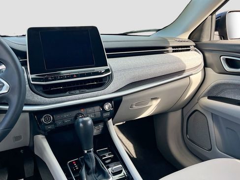 Certified 2022 Jeep Compass Latitude image 21