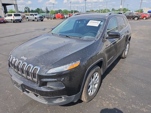 Used 2018 Jeep Cherokee Latitude w/ Safety Group AWD/4WD image 7
