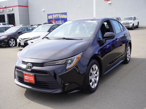 Used 2025 Toyota Corolla LE image 7