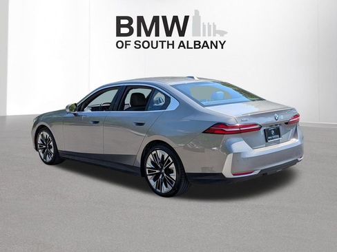 Certified 2024 BMW 530i xDrive w/ Premium Package AWD/4WD image 4