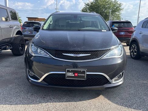 Used 2020 Chrysler Pacifica Touring-L Plus FWD image 2