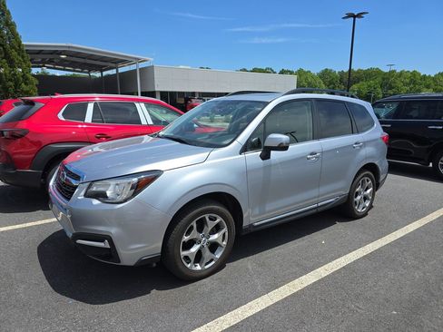Used 2017 Subaru Forester 2.5i Touring AWD/4WD image 4